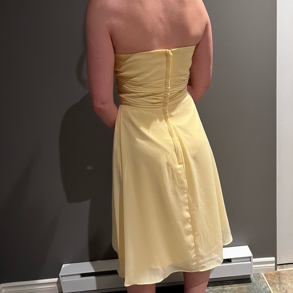 Yellow chiffon halter style dress - Picture 2 of 9